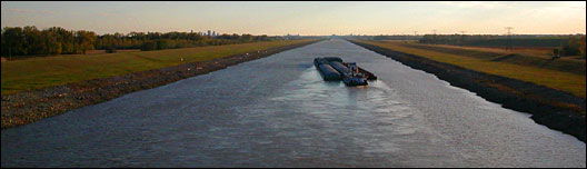 Mississippi River barge. Photo: Sarah van Schagen