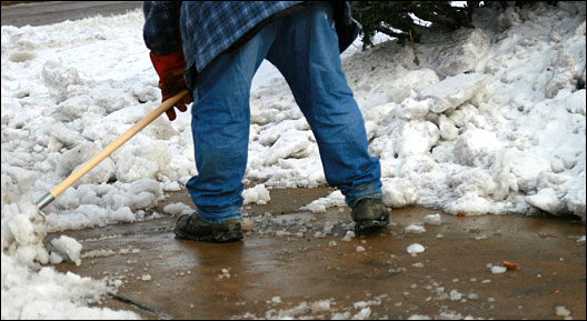 http://grist.org/wp-content/uploads/2009/02/shoveling-slushy-sidewalk_h528.jpg