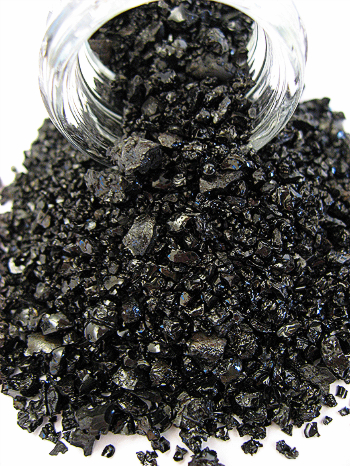 Glass aggregate made from sludge
