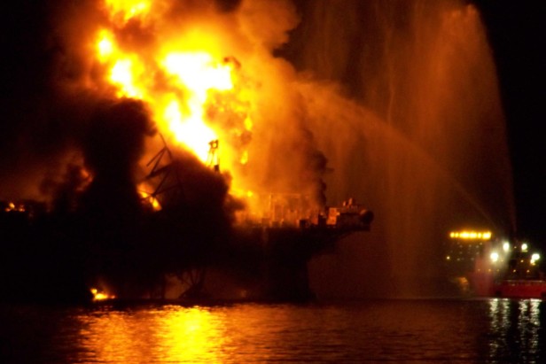 oil rig fire