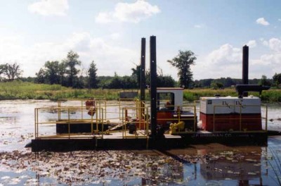 River dredging machine