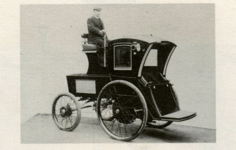 An electric cab in Manhattan, 1900.