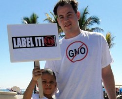 "Label it" sign and "No GMO" T-shirt