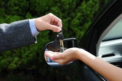give-keys-car-sharing-large