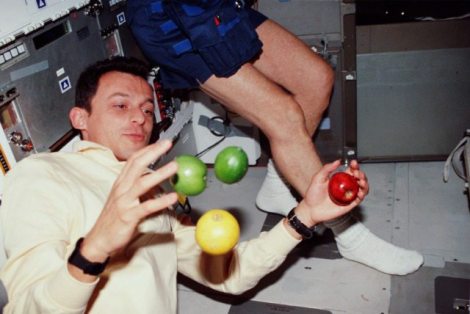 astronaut_fruit