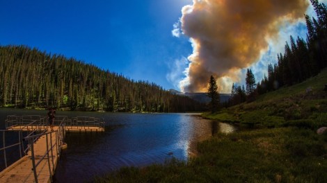 lake-alberta-wildfire