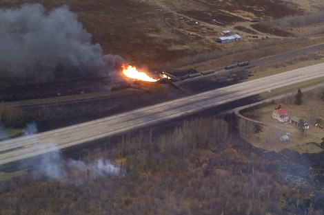 A train derailment in Gainford, Alberta is seen in this aerial photo courtesy of the RCMP and Parkland County, October 19, 2013.