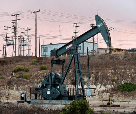 oil-rig-on-land-flickr