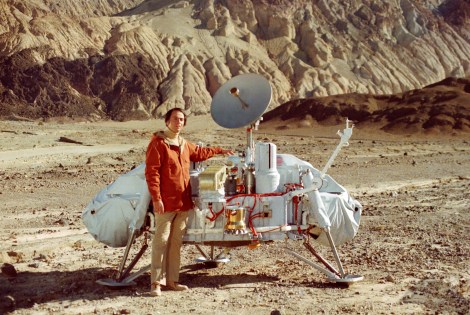 Carl Sagan with a model of the Viking lander.