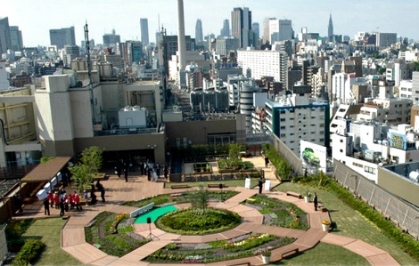 tokyo-train-station-garden