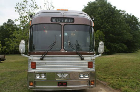 willie-nelson-tour-bus-front