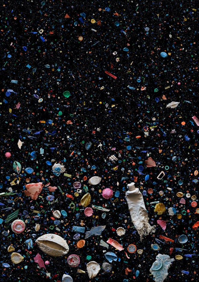 Plastic oceanic debris
