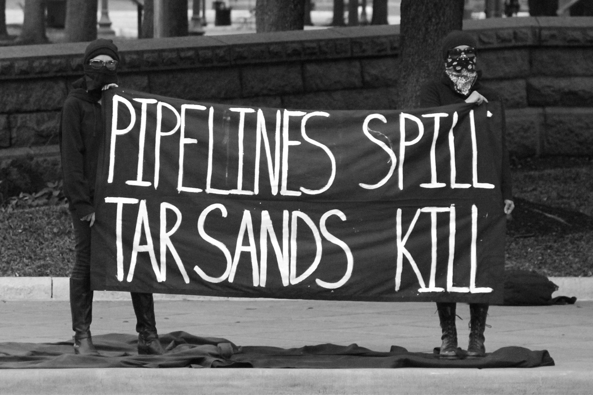 protest sign: pipelines spill, tar sands kill