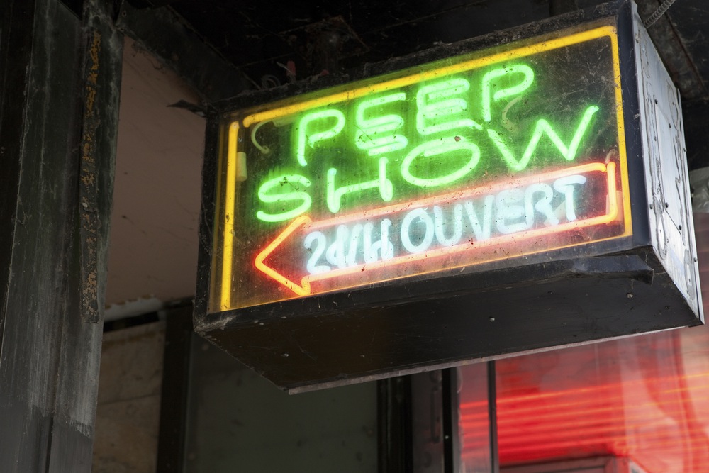 Peep show sign