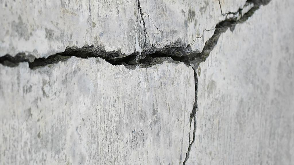 earthquake crack