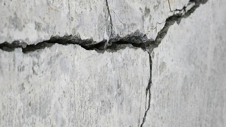 earthquake crack
