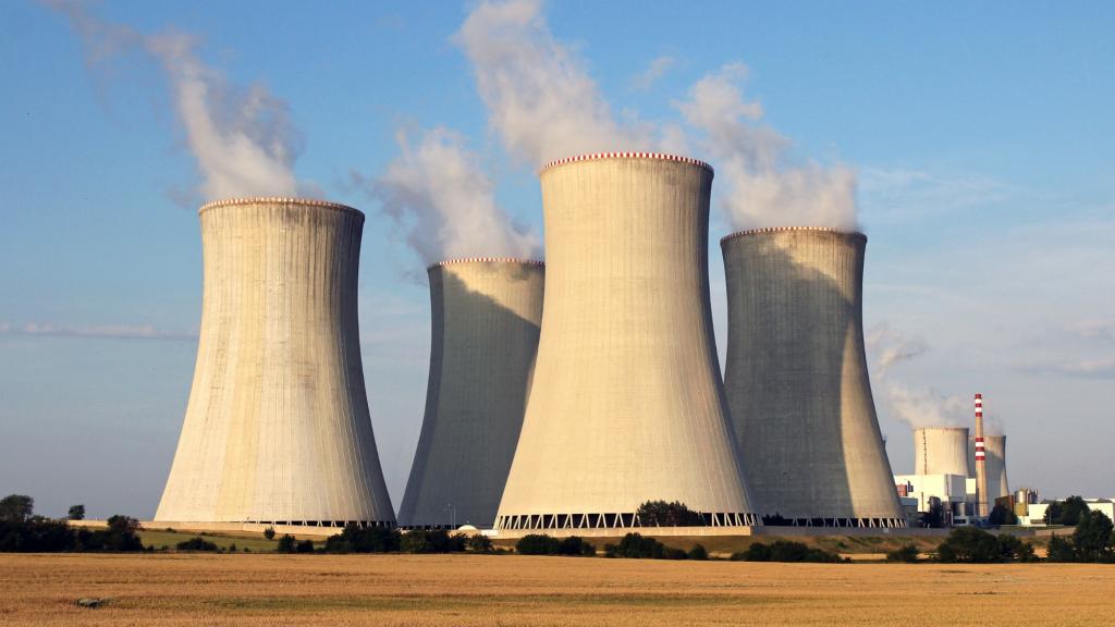 Nuclear power plant cooling towers