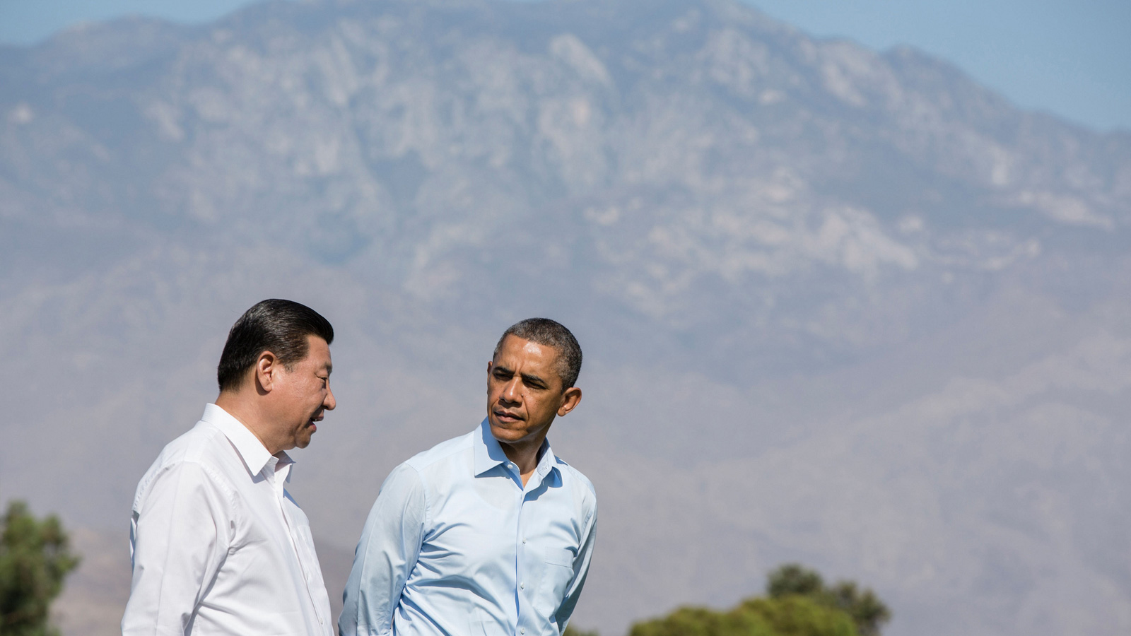 President Barack Obama and President Xi Jinping of the People's Republic of China walk on the grounds of the Annenberg Retreat at Sunnylands in Rancho Mirage, Calif.