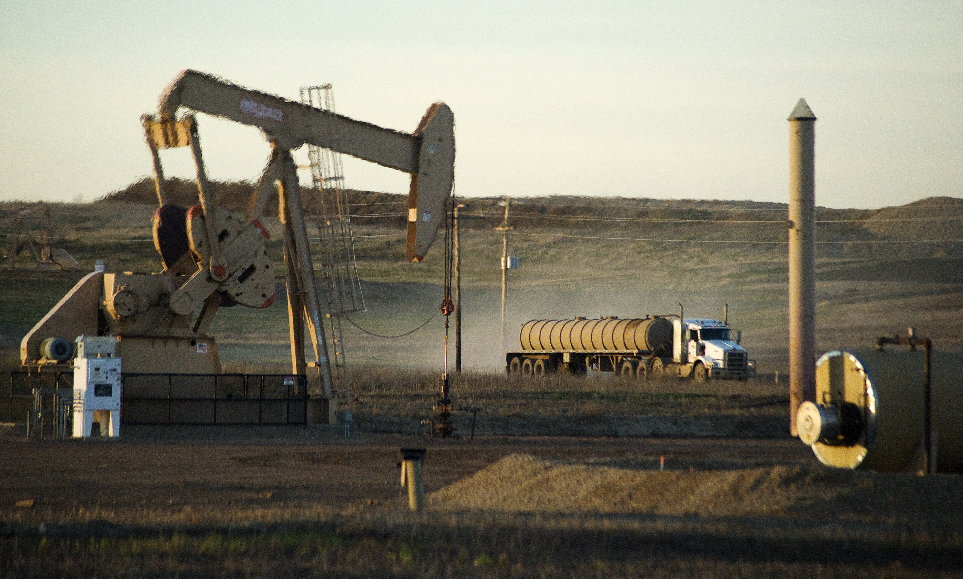 Добыча сша. Северная Дакота нефть. Добыча нефти в США. Нефтедобыча в США. Нефтяная добыча в США.