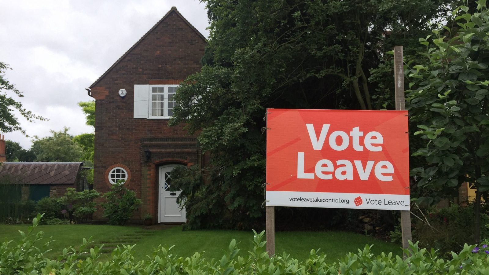 Vote leave poster, Euro referendum. Thames Ditton, Surrey