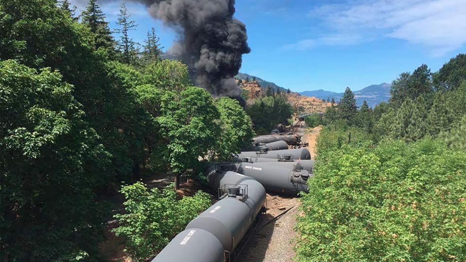 Oil Trains Exploding Oil train derails, erupts in flames in Oregon | Grist
