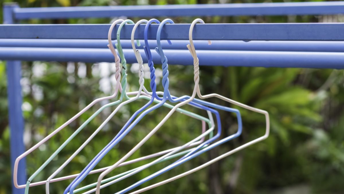 10 uses for dry cleaning hangers