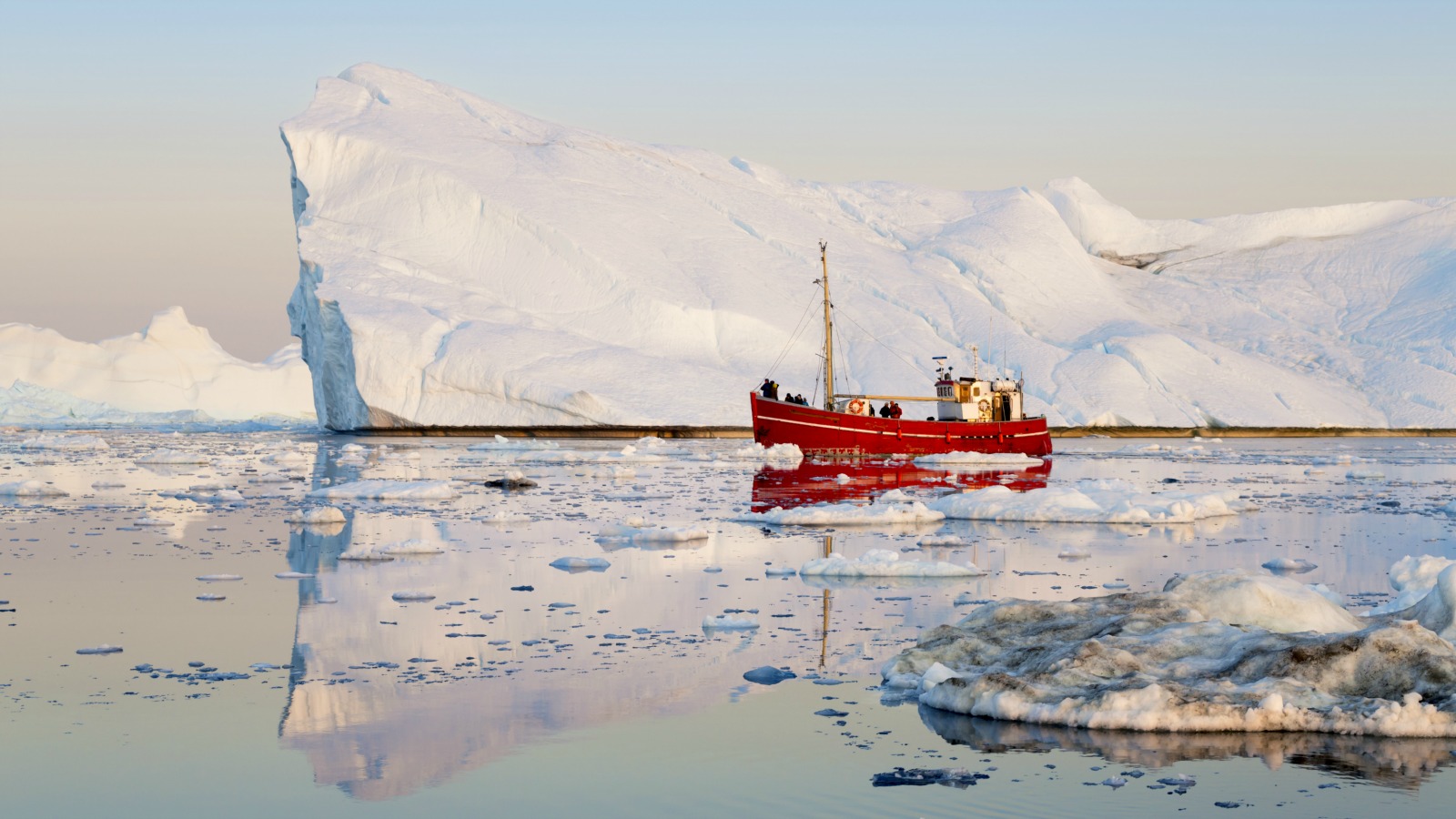 Wild swarms of Arctic icebergs are making shipping companies miserable ...