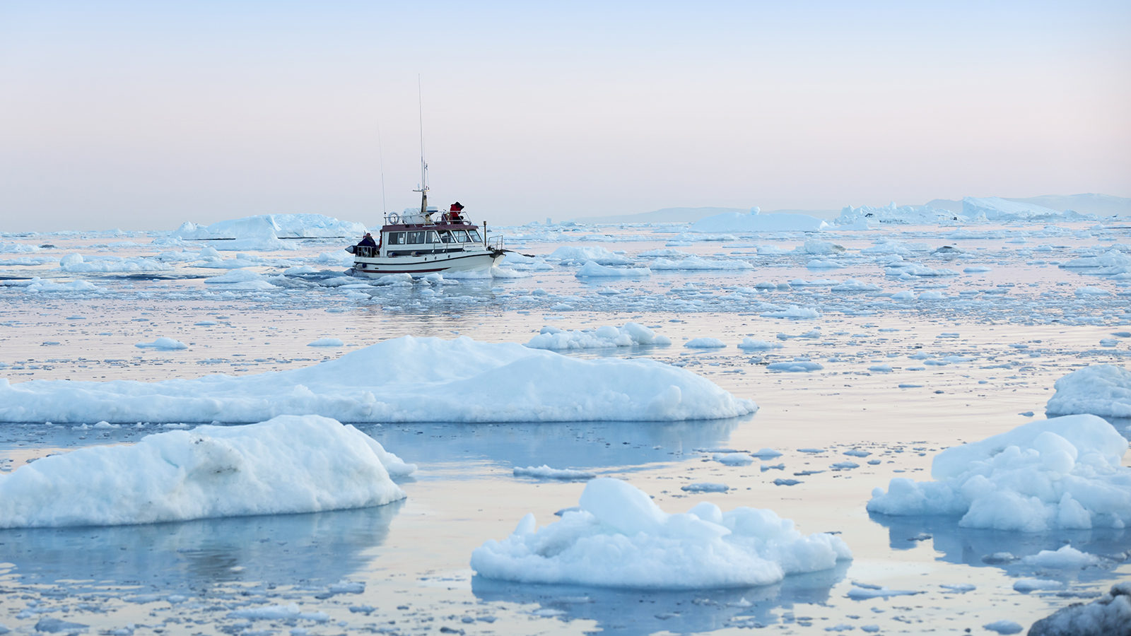 Крупное море северного ледовитого океана. Арктика море Лаптевых. Тундра море Лаптевых. Море Лаптевых ледяной Покров. Замерзшее море Лаптевых.