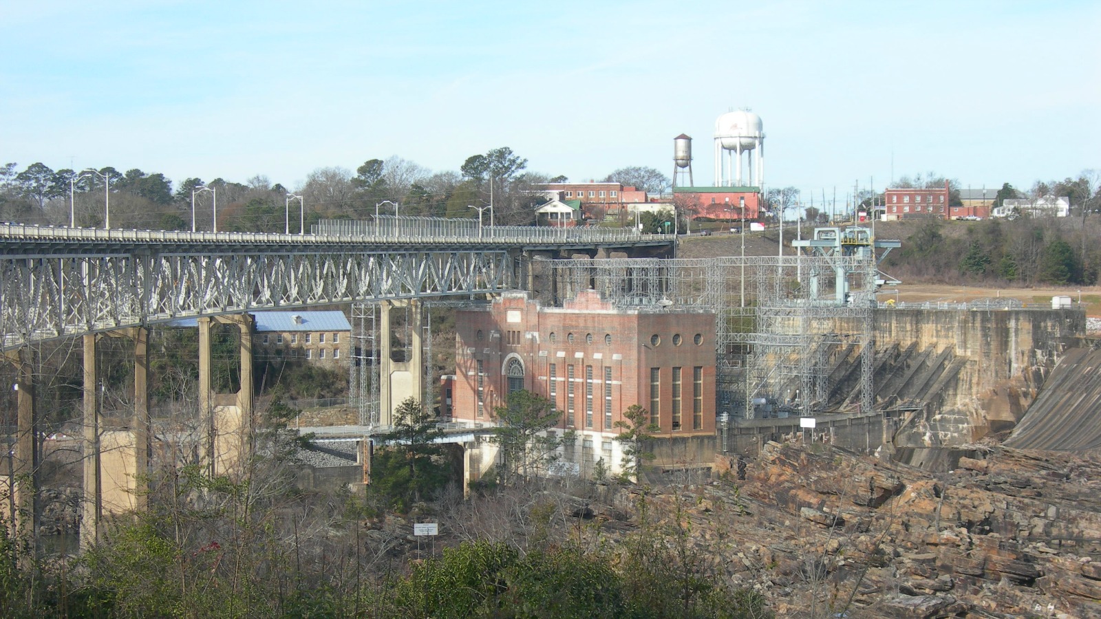 Alabama - a community fights toxic waste, discrimination