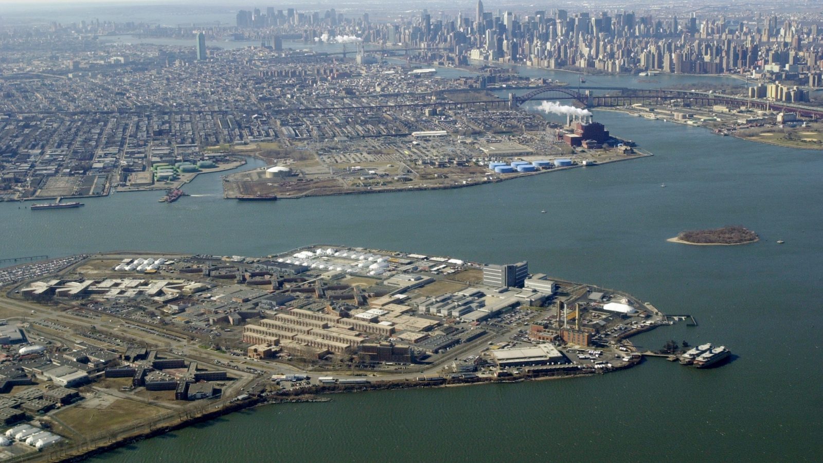 Could Rikers Island Rehabilitate New York City's Dirty Energy Grid? 