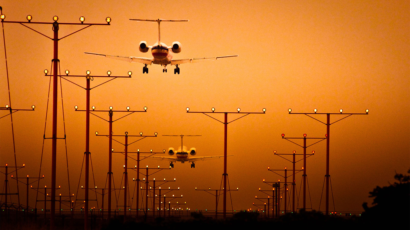 Airplanes arriving at Los Angeles International Airport