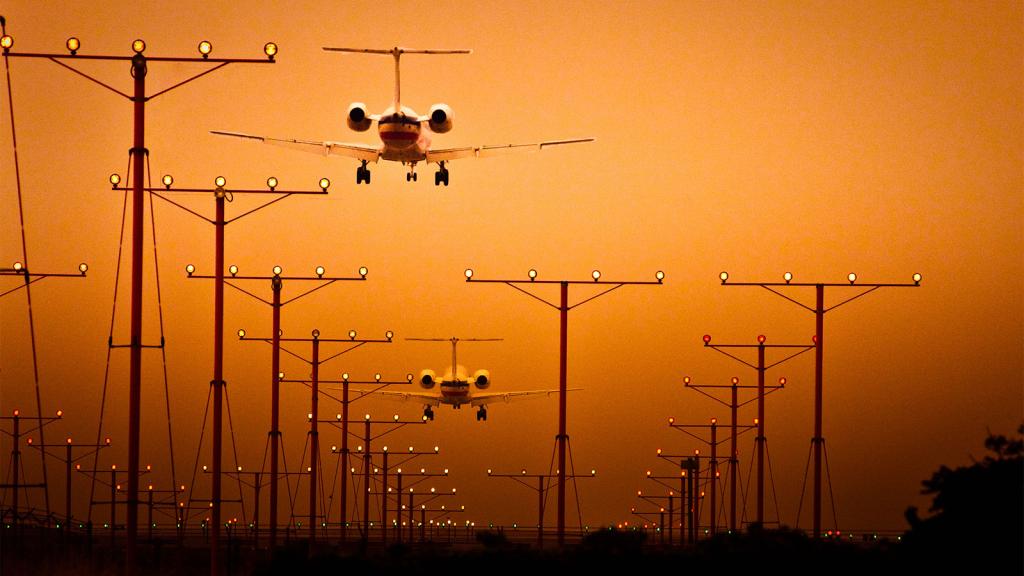 Airplanes arriving at Los Angeles International Airport