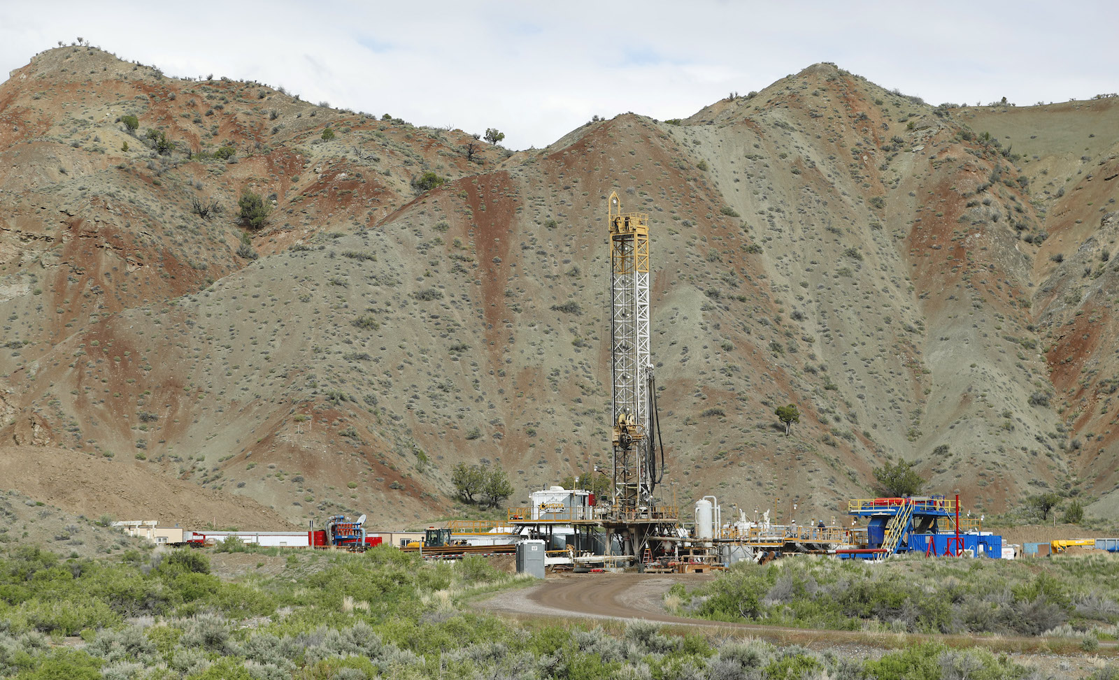 an oil rig near a mountain in Utah