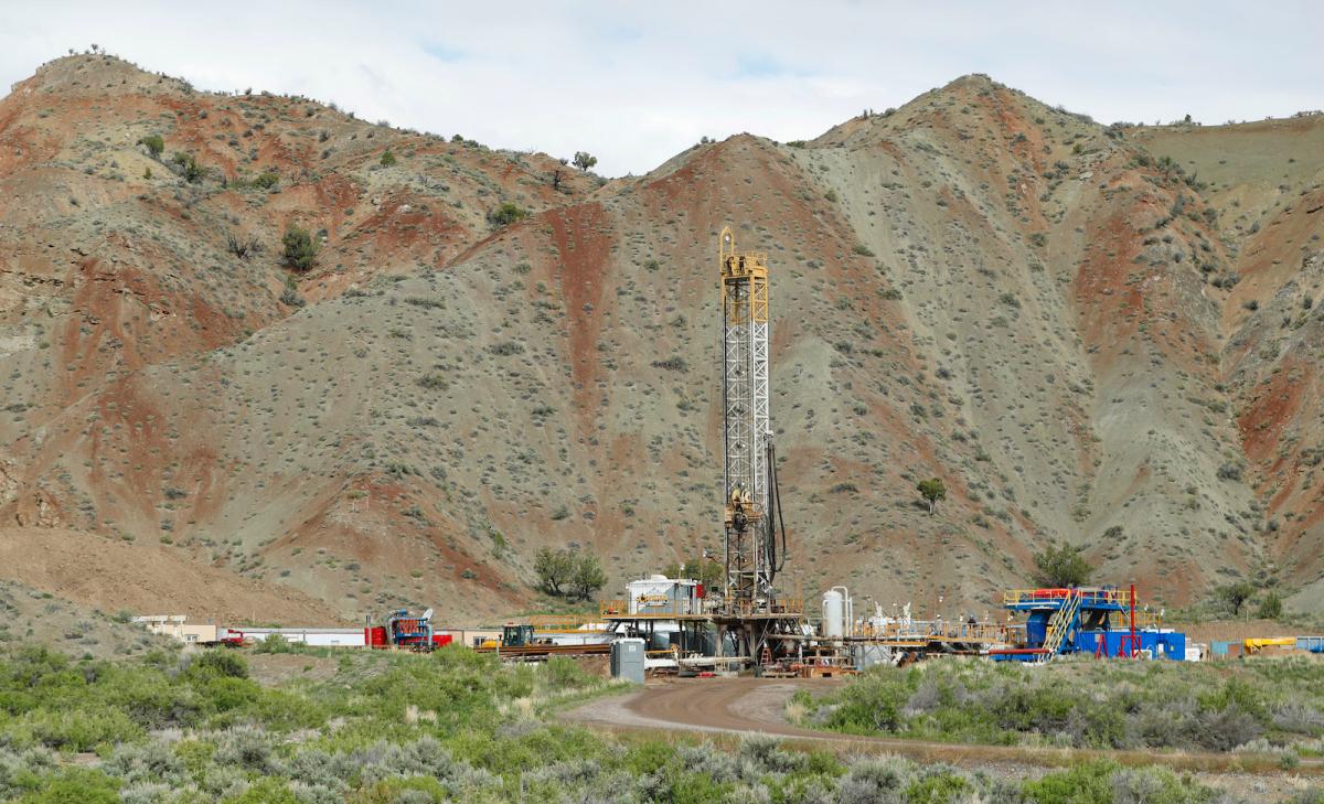 an oil rig near a mountain in Utah