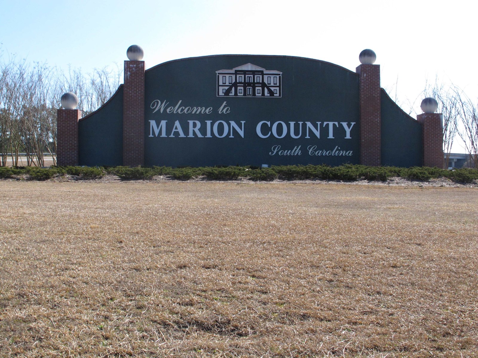 a sign welcomes people to marion county south carolina