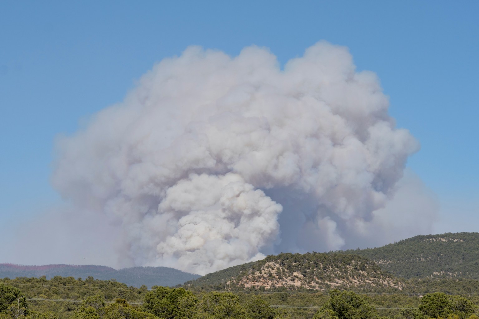 calf-canyon-hermits-peak-fire-smoke-new-mexico image