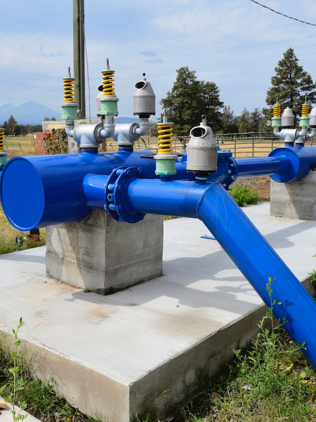 In Oregon, farmers are revamping centuryold irrigation canals to stem