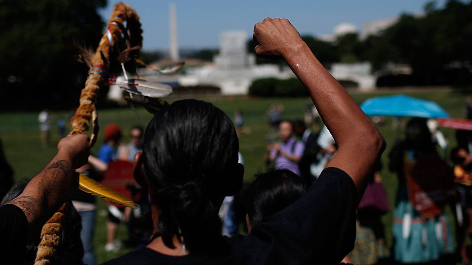 Активисти на Apache протестират срещу проекта за добив на мед.