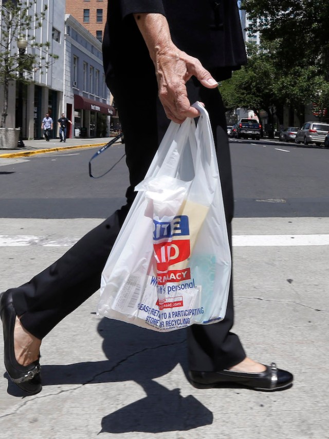California investigates recycling claims of plastic bag manufacturers