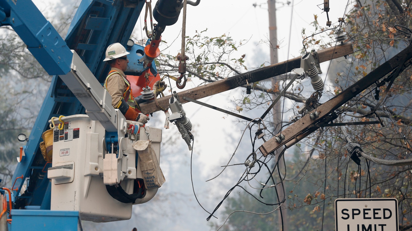 utility worker power line Pacific Gas & Electric PG&E