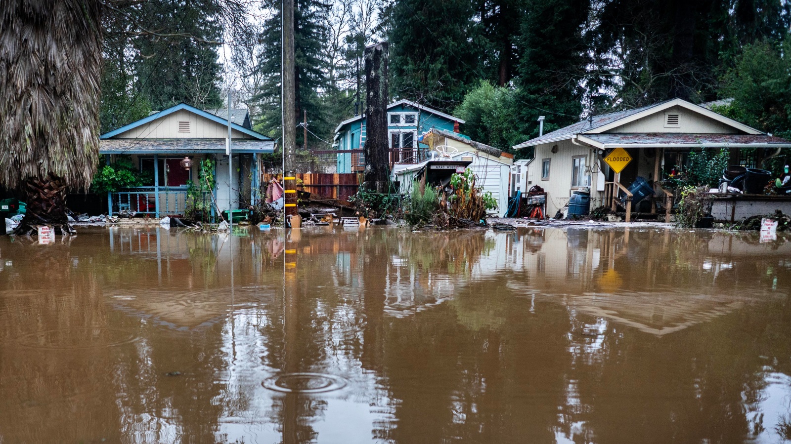 California neighborhood flooded