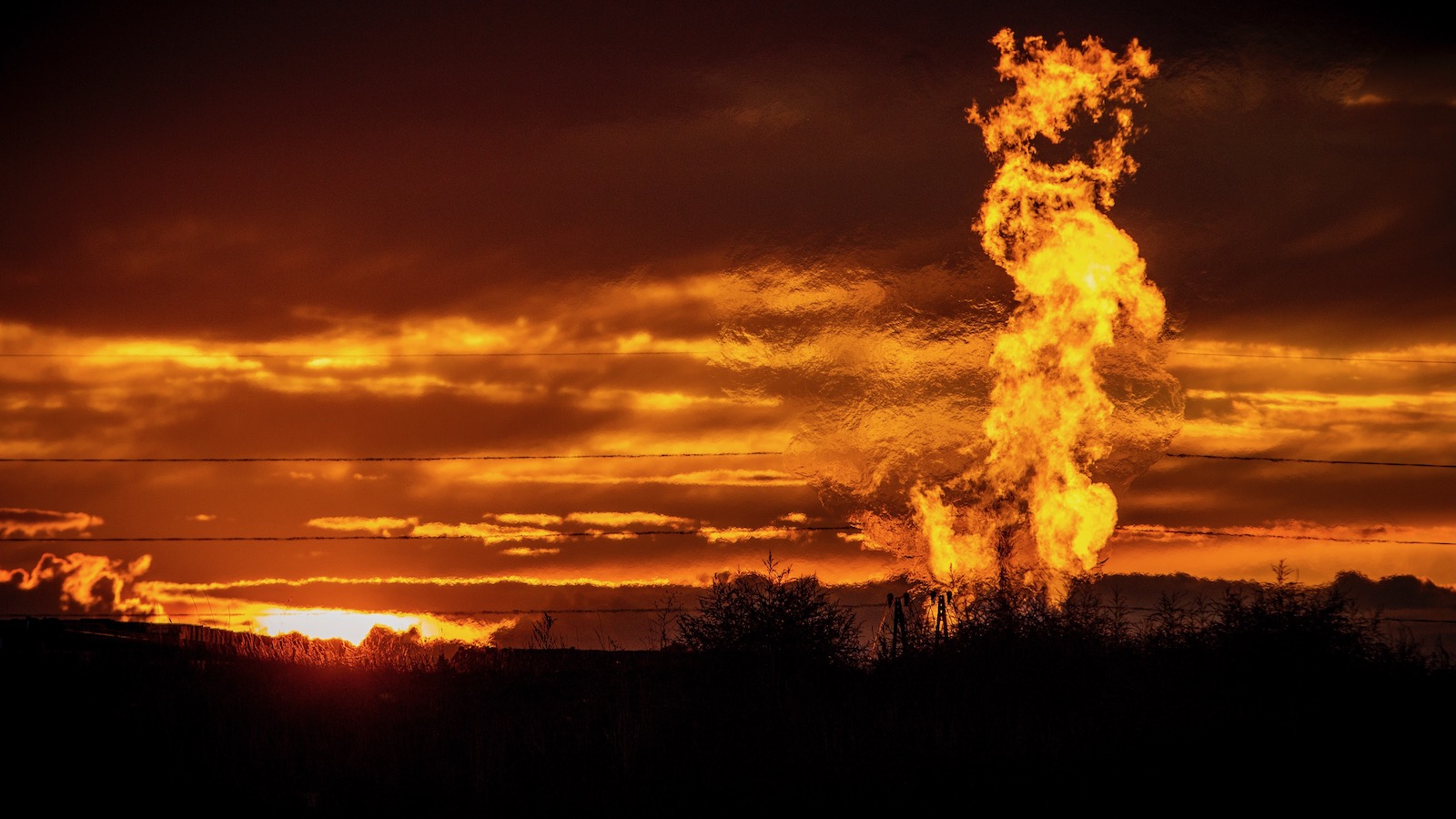 Oil well methane flare