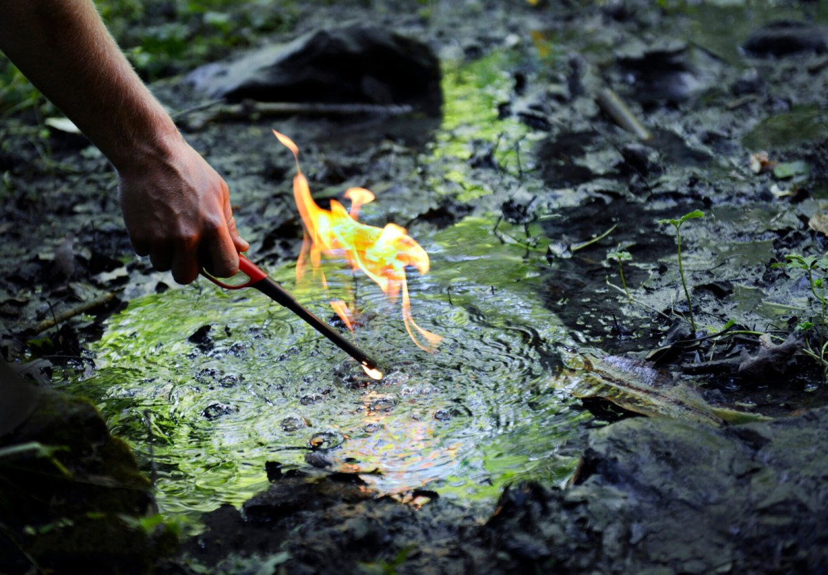 Grounded вода. Water is Burning.