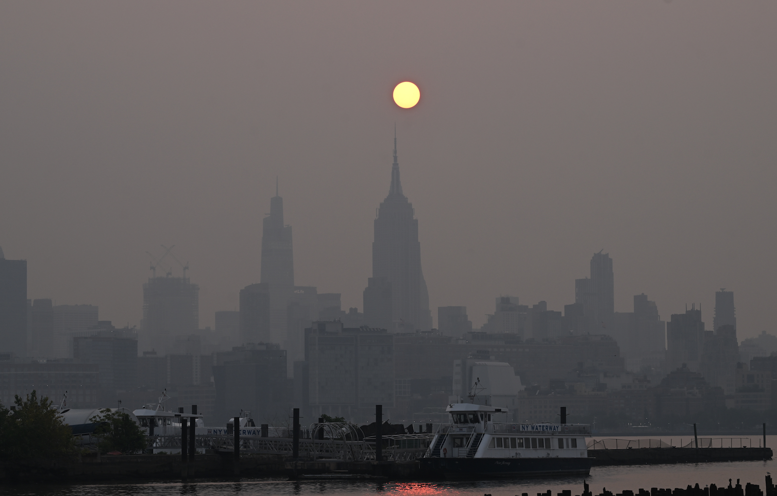 Der Rauch der kanadischen Waldbrände macht die Luft in New York City weltweit zur schlechtesten