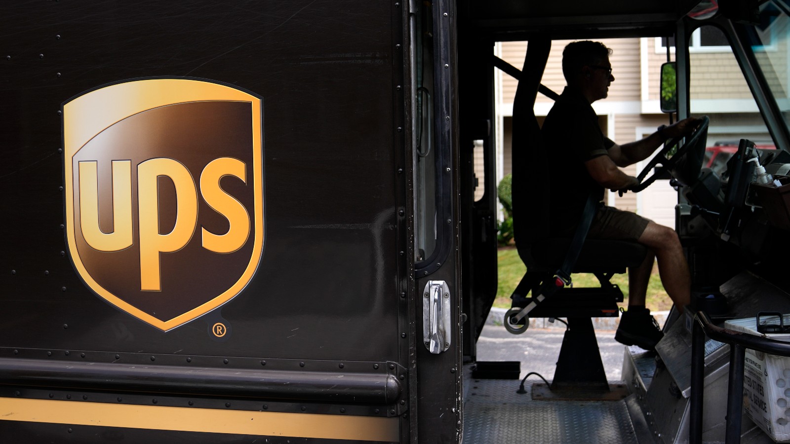 UPS workers win wage increases, AC in new union contract Grist