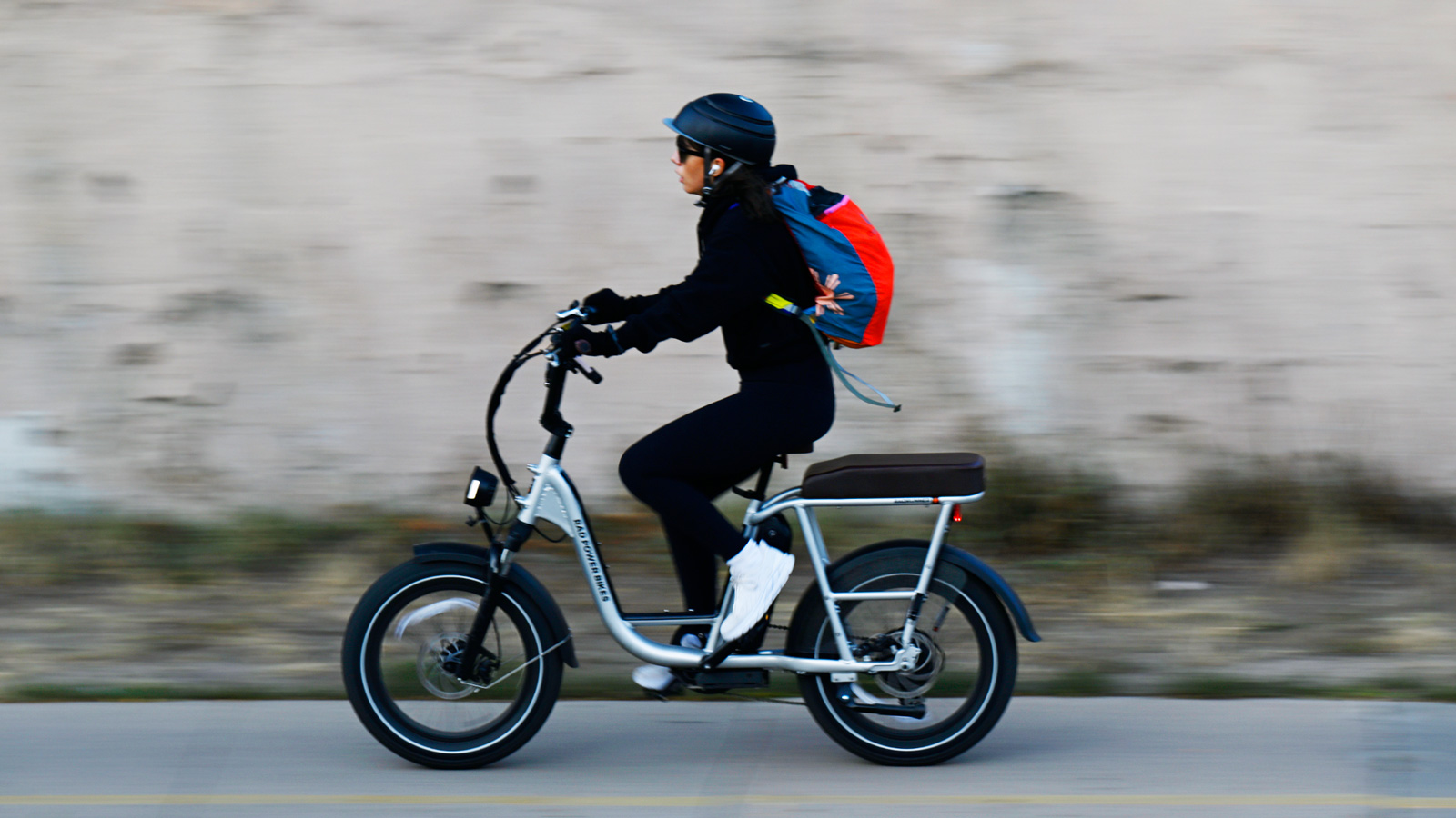 À Denver, les bons pour vélos électriques s’épuisent aussi vite que les billets Taylor Swift