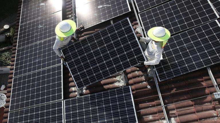 People install solar panels in Florida