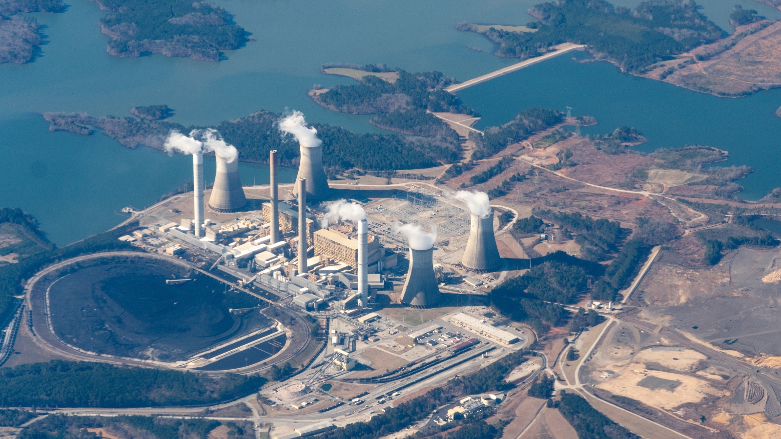 Aerial view of Plant Scherer, a coal-fired power plant in Juliette, Georgia.