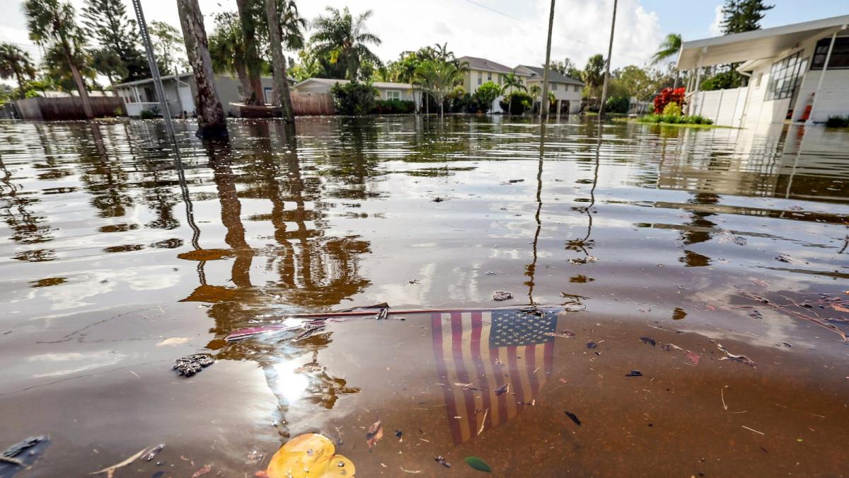 hurricane helene flooding in shore acres st. petersburg florida