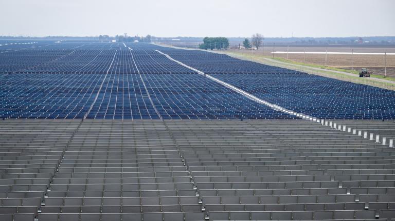 The Double Black Diamond Solar Field near Waverly, Illinois, is now powering Chicago's municipal buildings.